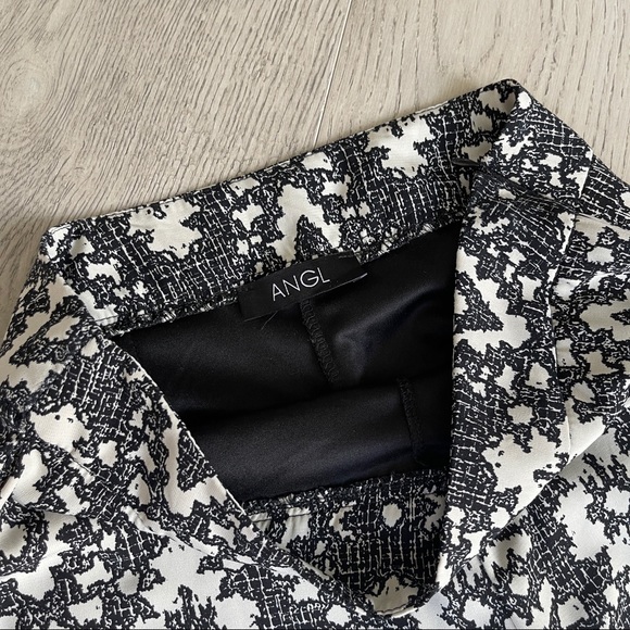 ANGL | Flowy Printed Pants - Picture 4 of 7